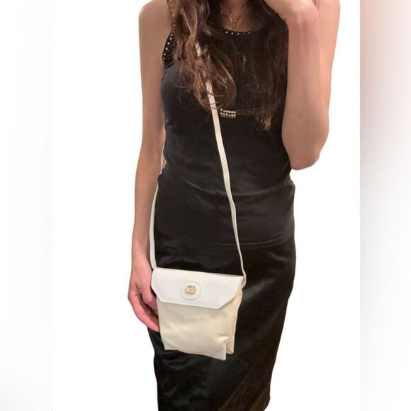 Gucci Cream Crossbody Mini Bag with Flap Closure - Picture 12 of 13